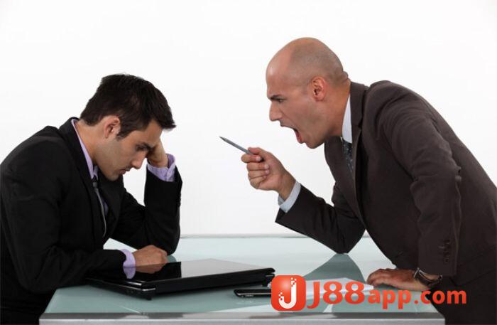 Nằm mơ thấy cãi nhau với người cùng phái đánh con gì? 6 Chiêm bao thấy mình cãi nhau với kẻ côn đồ cùng phái